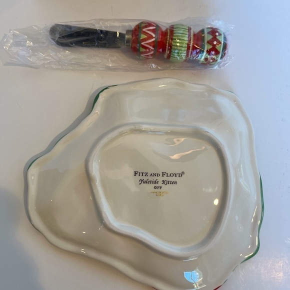 Yuletide Kitten Snack Plate with Spreader - Picture 5 of 8
